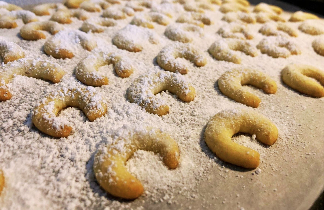 Vanilla crescent cookies from grandma's recipe book