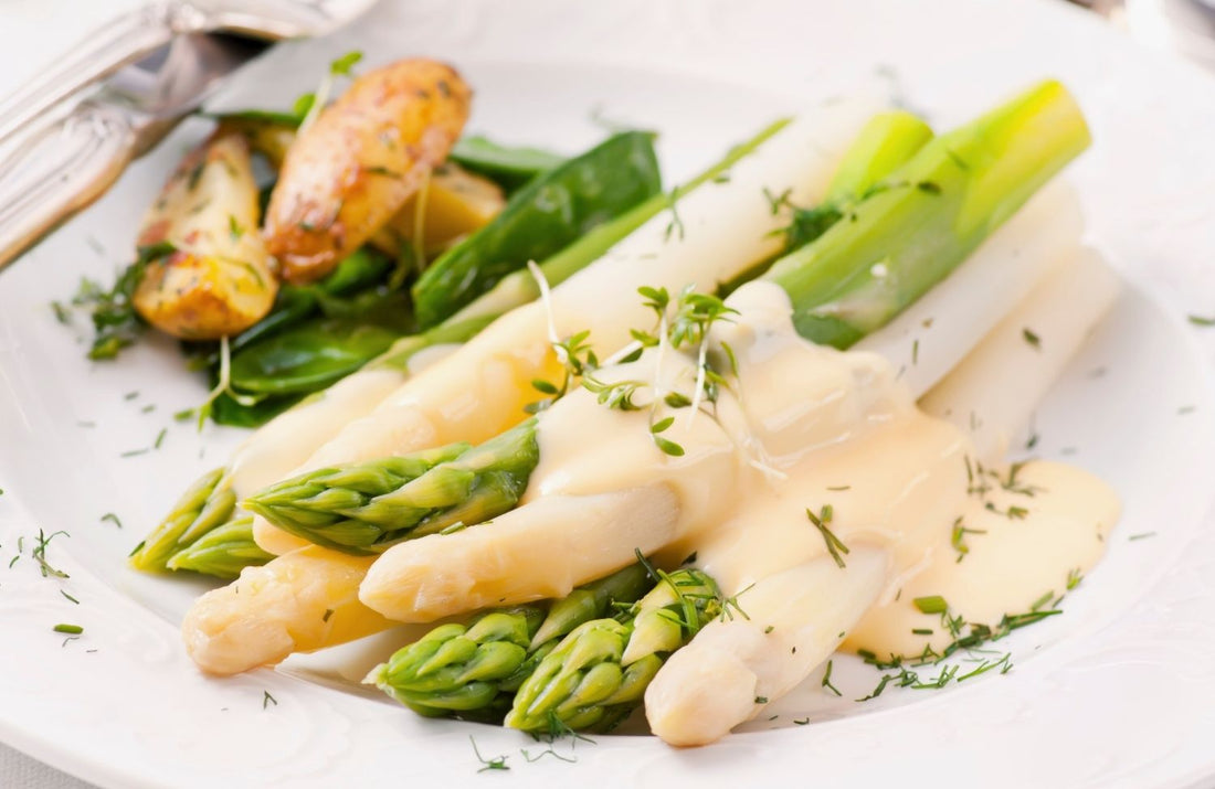 classically boiled asparagus with hollandaise sauce
